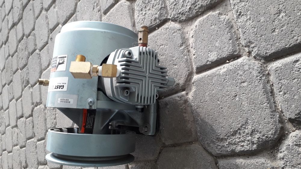 Продам поршневой воздушный компрессор Gast PCA-10