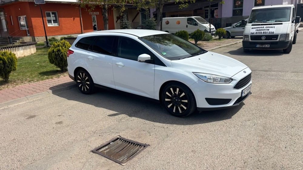 FORD Focus 2015 — imagine 5