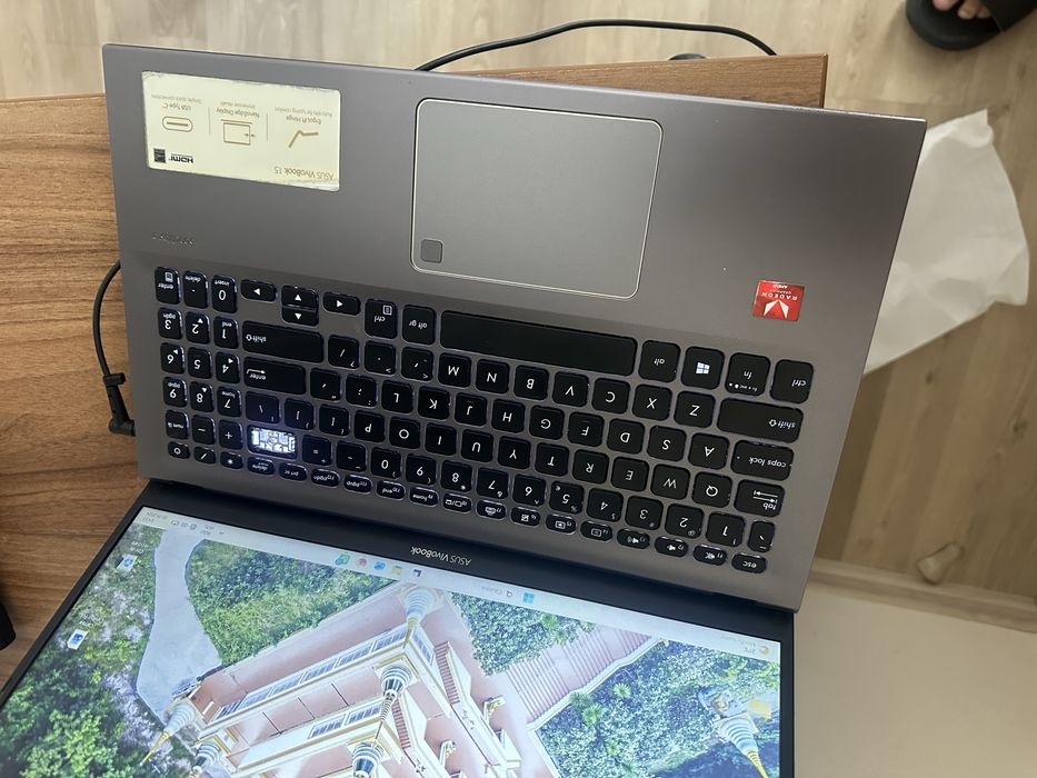Vand laptop ASUS VivoBook r5