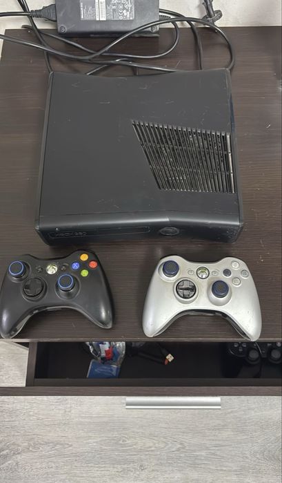 Продаю Xbox 360 Freboot