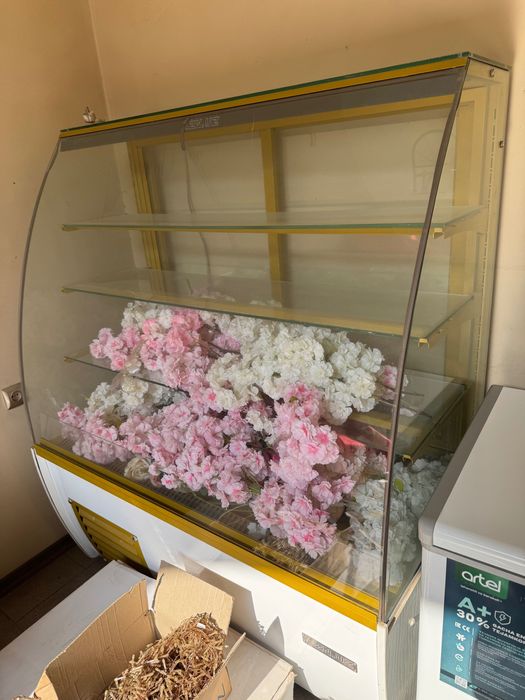 Срочно продам ветрина холодильник