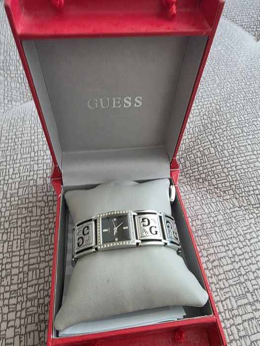 Часы Guess в отличном состоянии
