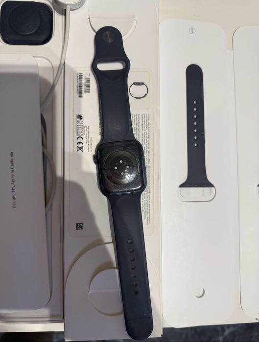 Vând Apple Watch Series 7, varianta de 45mm, culoare Midnight