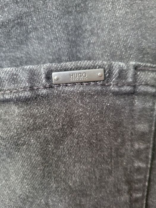 Blugi noi cu eticheta Hugo Boss marimea 32 da merg la S