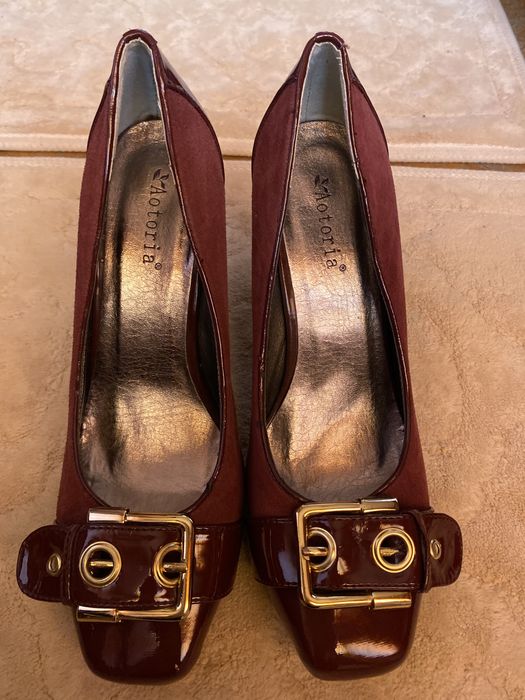 Pantofi de femei nr 38. Noi!