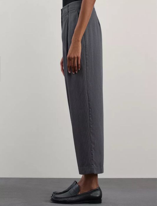 Брюки с защипами