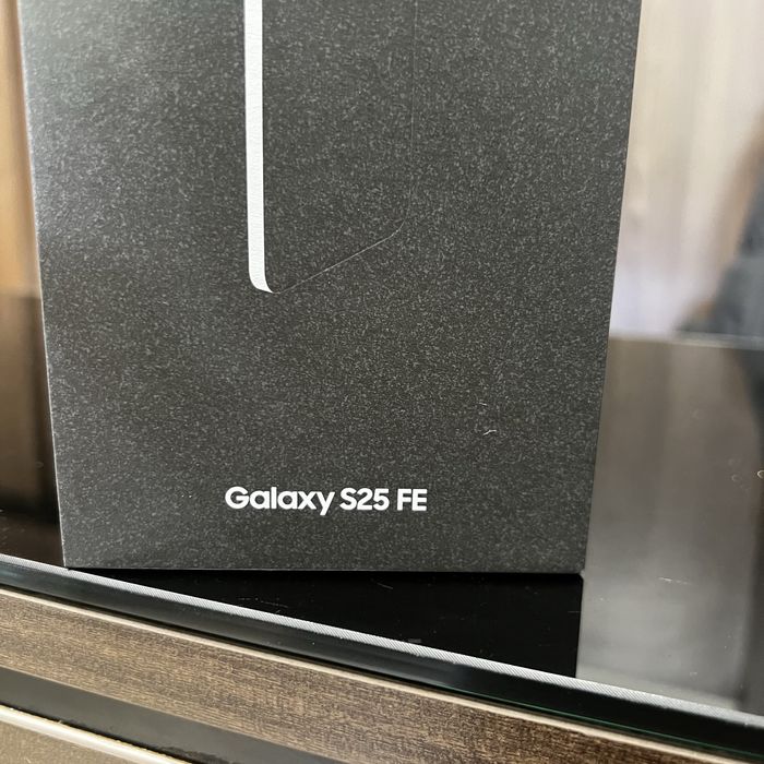 Нов! 2г. Гаранция! Samsung Galaxy S25 FE 5G 256GB + 8GB RAM, Jetblack