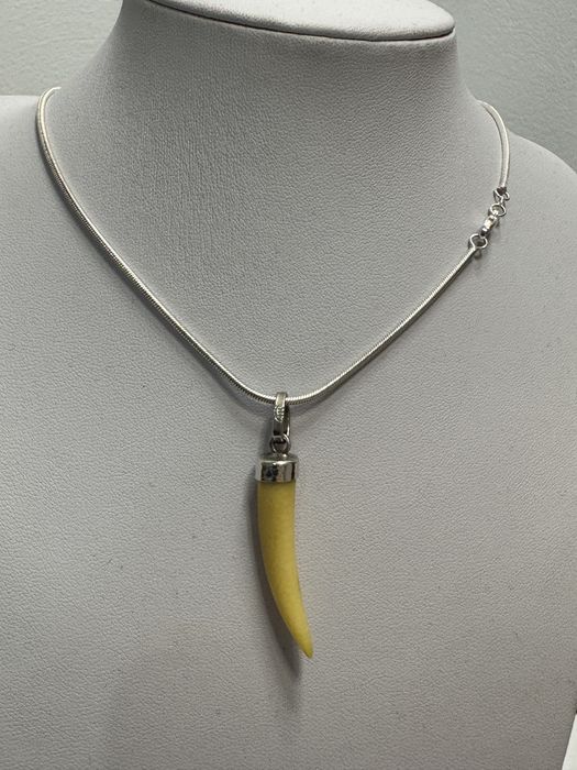 Lant si Pandativ amuleta, din colt (os) si argint 925. Vintage