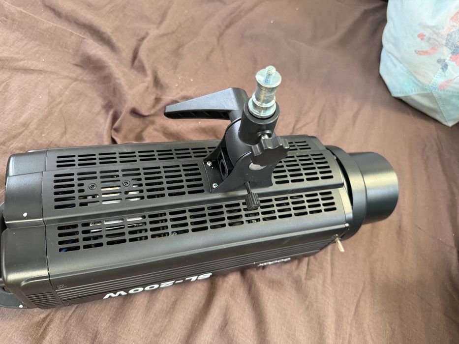 Blitz Godox SL-200W – Putere profesională pentru fotografie și videografie