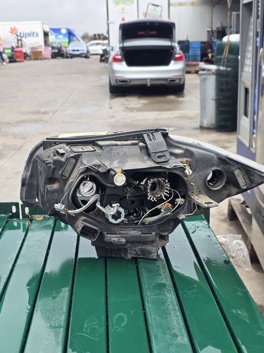 Оригинални Xenon фарове за BMW E81 / E87 LCI Facelift Angel eyes