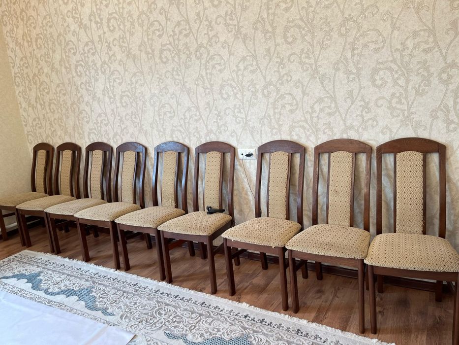 Стол со стульями