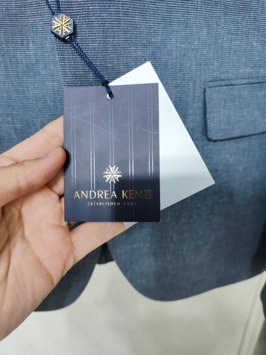 Продам новый костюм