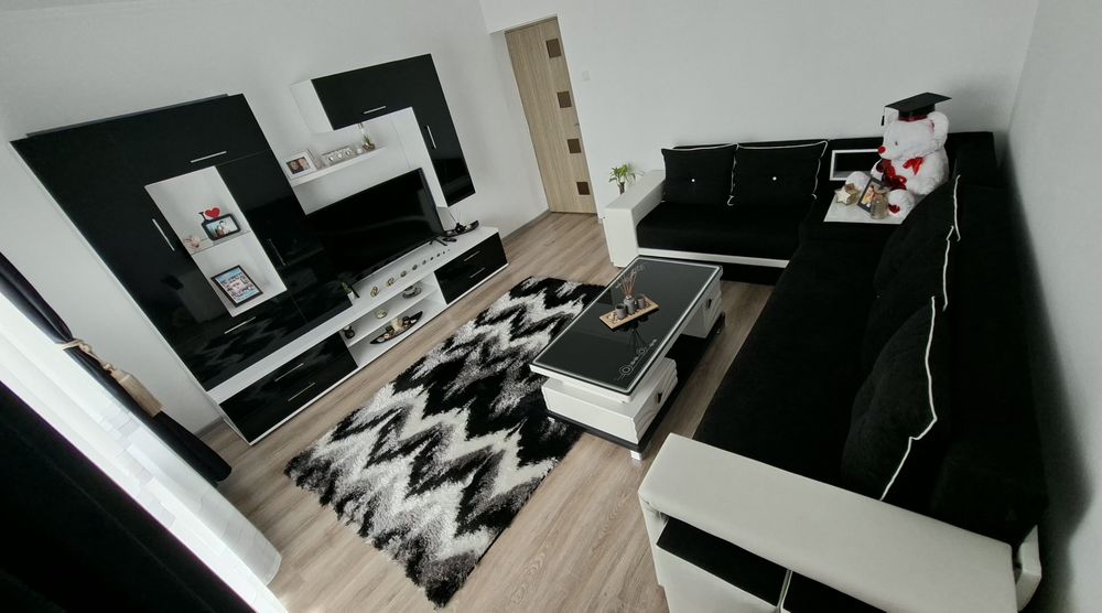 "UNICAT !!! Apartament 3 camere + curte cu camera si loc de parcare