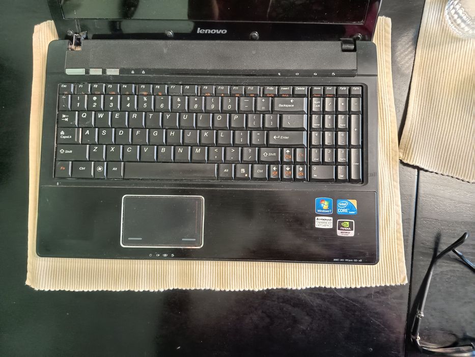 Продавам лаптоп Lenovo G560
