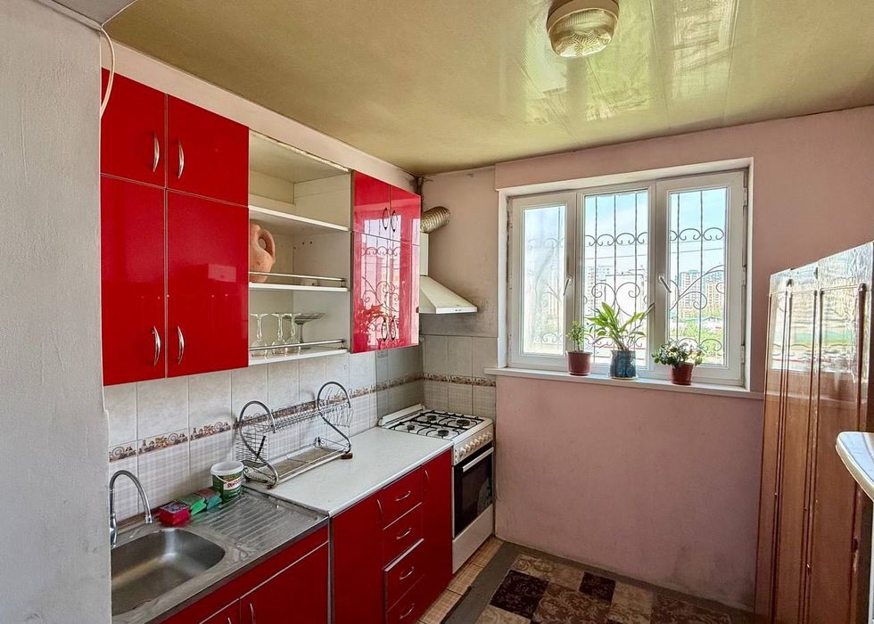 Sergeli (Do'stlik 2) da 3 xonali (3/7/9) kvartira sotiladi