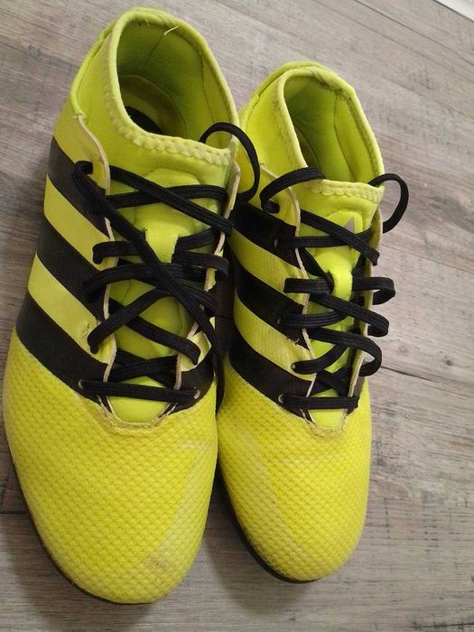 Футболни обувки стоножки