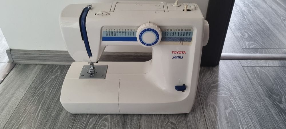 Masina de cusut toyota