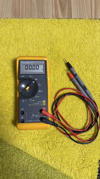 Multimetru  Fluke 79  II cu capacimetru si frecvențmetru