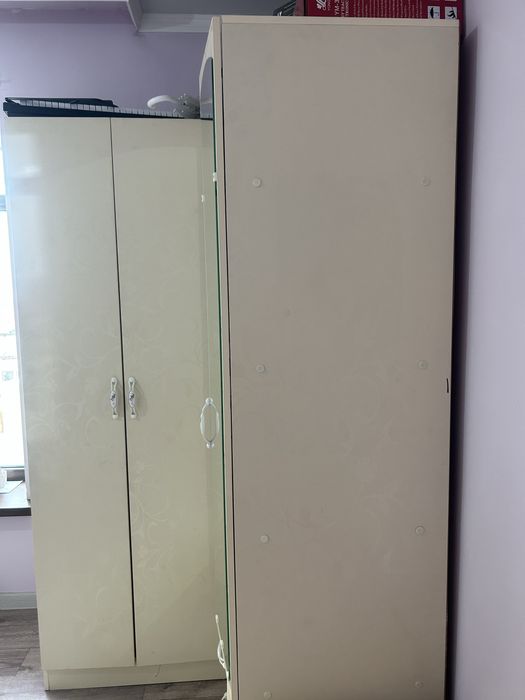 Продам угловые  шкафы и кровати