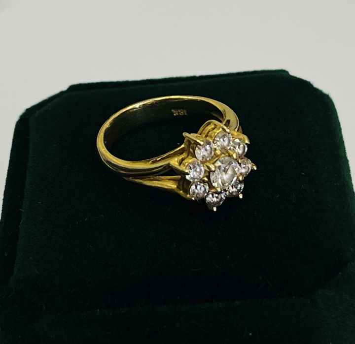 Дамски златен пръстен жълто злато и брилянти