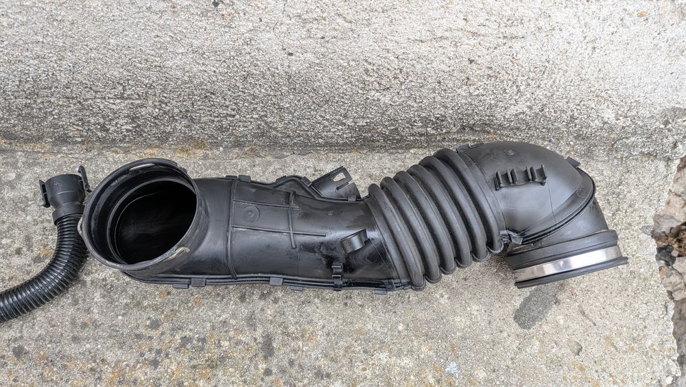 Продавам маркуч от дебитомер към турбина БМВ Е91 320d 177hp 2007