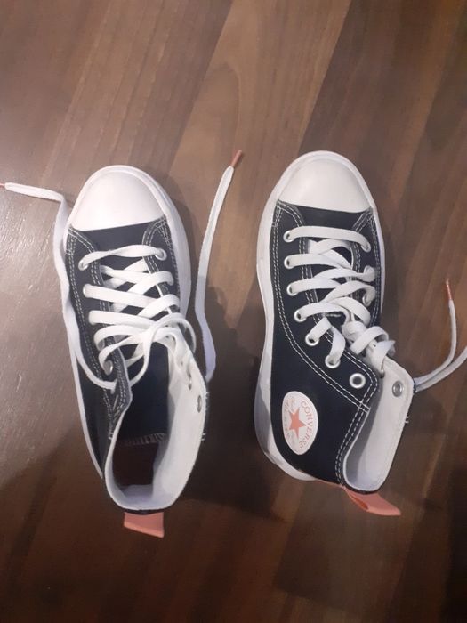 Детски маратонки  Converse , номер 34.