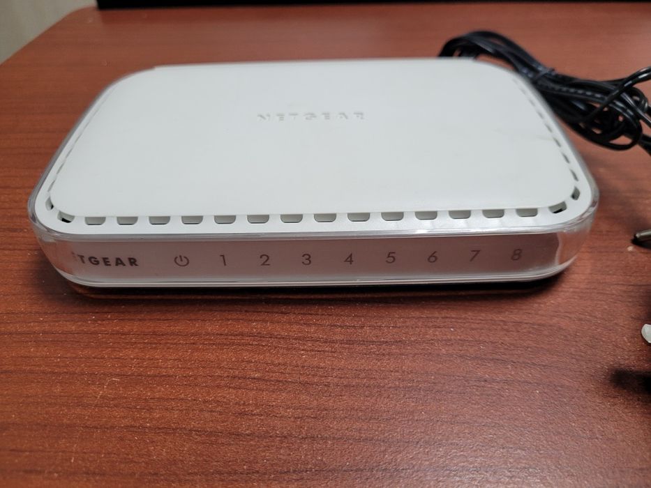 Switch Netgear 8 porturi