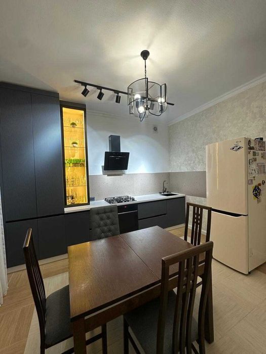 продам 2 комнатную на Шанхае