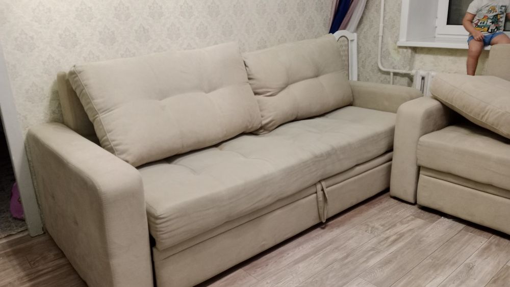 Диван и кресло хороший