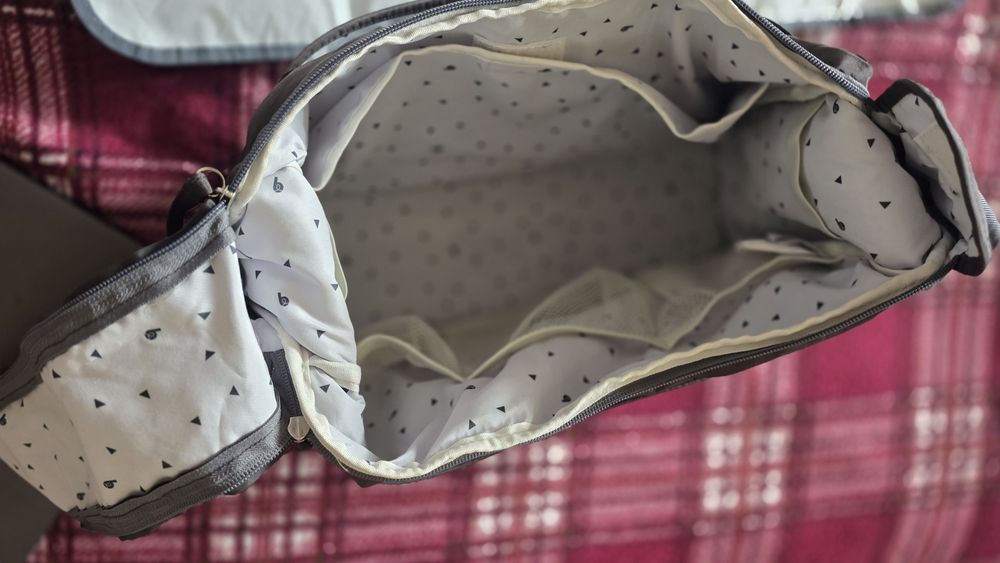 Geanta pentru pampers cu aleza de schimbat bebeluși