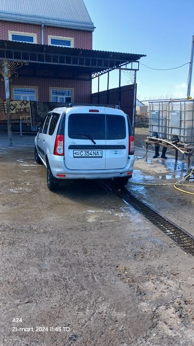 Lada largus 2015 yil