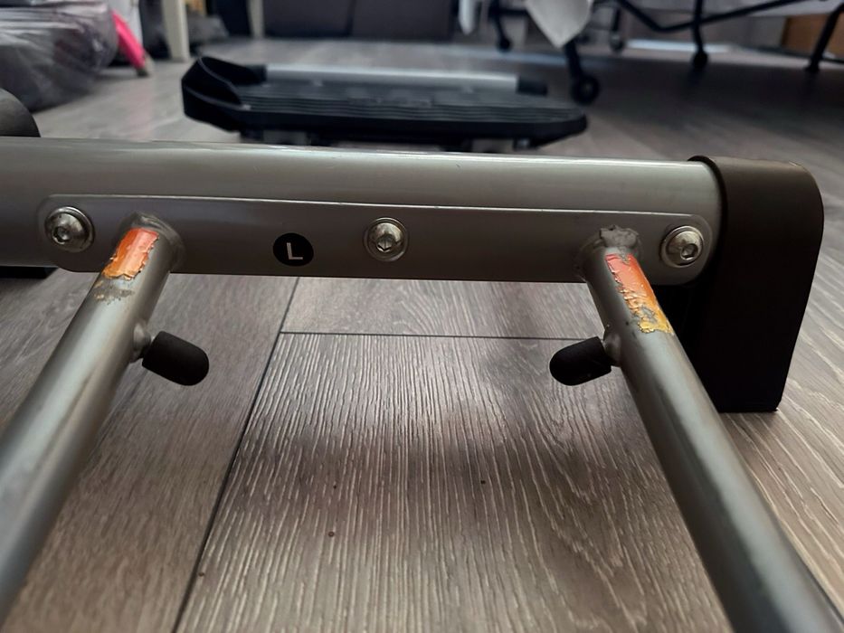 Универсален тренажор за крака и дупе – компактният фитнес у дома!