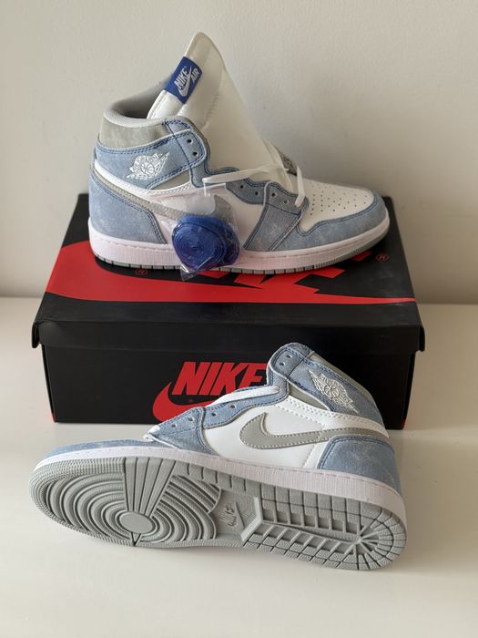 Air Jordan 1 Retro Hyper Royal