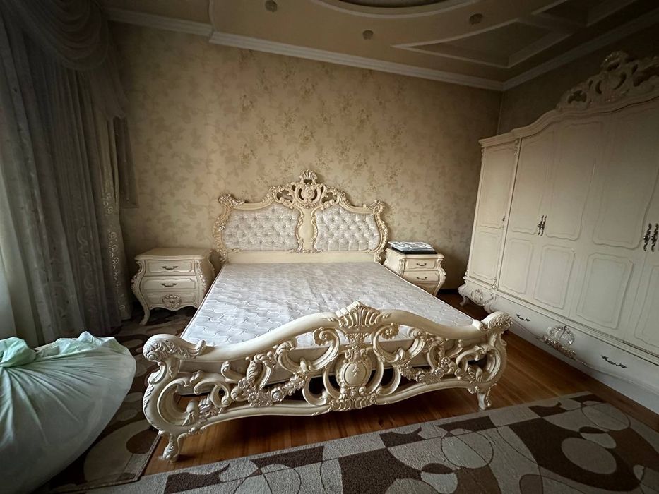 Продаётся китайский комплект спальный гарнитур гостиная стол стул всё