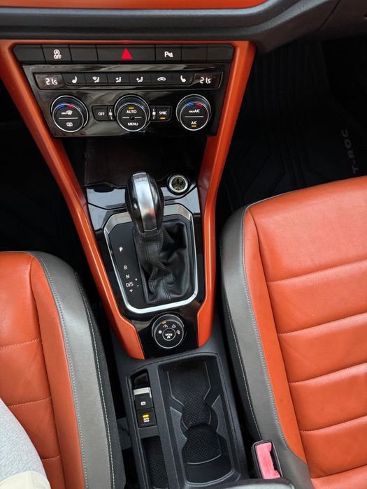 Volkswagen T-Roc 2.0 TDI 150 CP DSG 4Motion – Panoramic – Piele bicoloră – 121.297 km