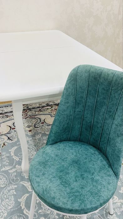 Стол со стульями