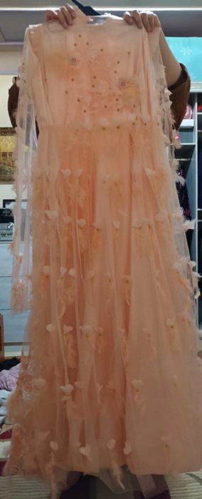 ansabil 1marta kiyilgan holati yangidey 
rangi och pushti 
fatasi ichi