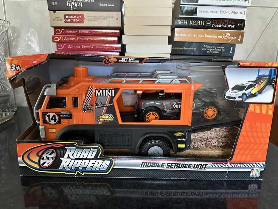 Камион с кола , автовоз, пътна помощ