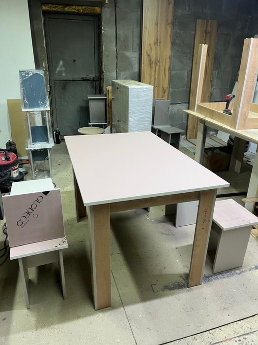 Новый стол стулья парта обувница