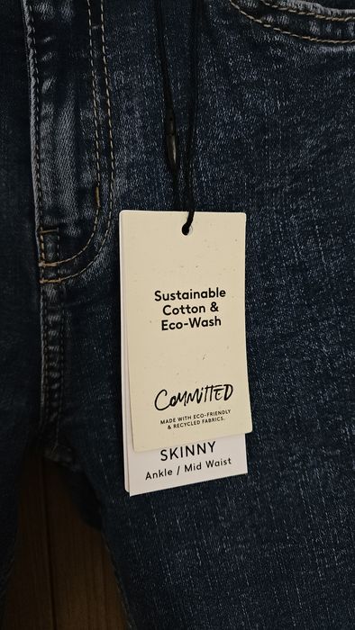 Чисто нови дамски дънки от Mango