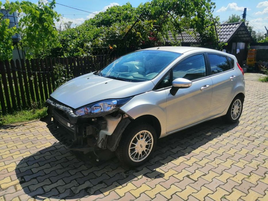 Ford Fiesta Avariat partea dreapta
