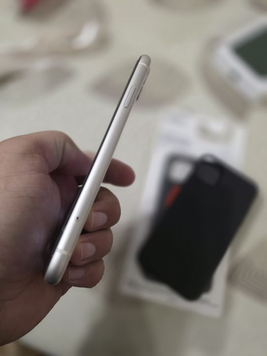 iPhone 11 - 64gb.