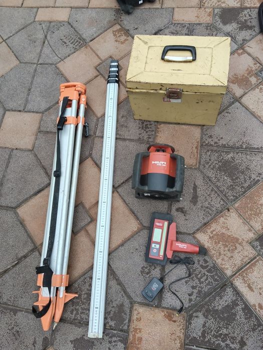 Laser de exterior HILTI PRI 36 cu raza verde că și noi