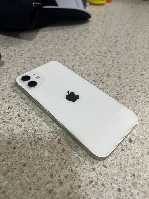 Срочно продам iphone 12