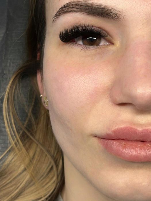 Aplicam extensii gene fir cu fir – Dayra Lashes