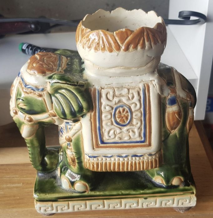 Set elefanți ceramici : suport ghivece