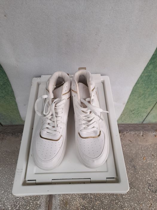 Красиви НОВИ бели маратонки марка VENICE