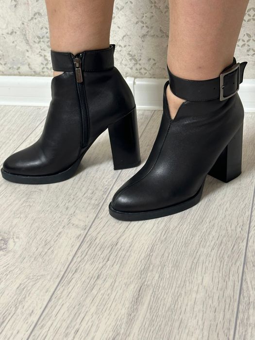 Продам ботильоны женские