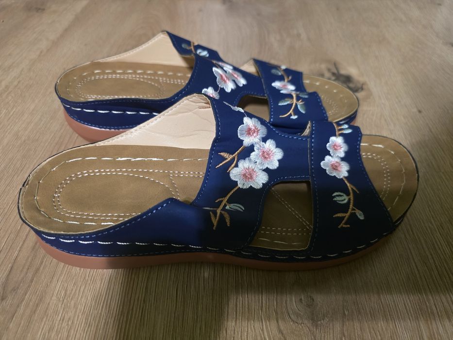 Vand saboti bleumarin cu broderie florala 39
