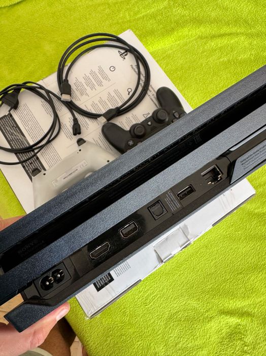 Sony PlayStation 4 Pro 1TB (CUH-7208B)